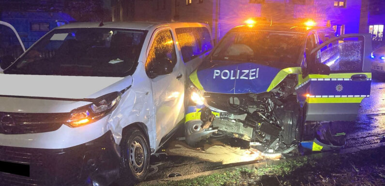 Minden: Sechs Verletzte bei Unfall zwischen Polizeifahrzeug und Schülertransporter