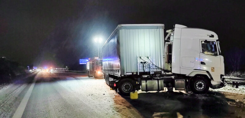 LKW-Diesel läuft nach Unfall auf die A2: Feuerwehren Buchholz und Luhden im Einsatz