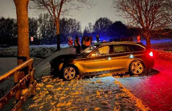 Unfall: Mindener BMW-Fahrer prallt auf der Schaumburger Straße in Bückeburg gegen einen Baum