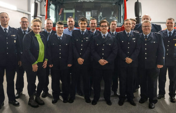 Ortsfeuerwehr Vehlen: Heinz Leinert für 80 Jahre Mitgliedschaft geehrt