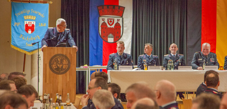 Gewalt gegen Einsatzkräfte, hohe Einsatzbelastung und starke Nachwuchsarbeit: Feuerwehr Bückeburg-Stadt zieht Bilanz