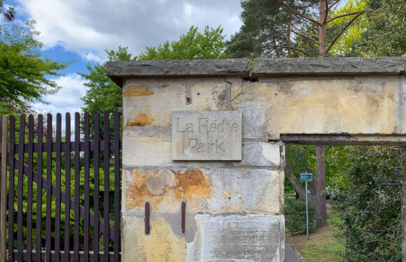 Obernkirchen: Sandsteinplatte im La-Flèche-Park zertrümmert