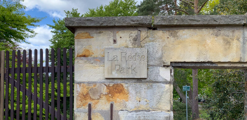 Obernkirchen: Sandsteinplatte im La-Flèche-Park zertrümmert