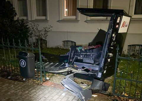 Silvesternacht in Stadthagen: Gesprengter Snackautomat und reichlich Einsätze für die Polizei